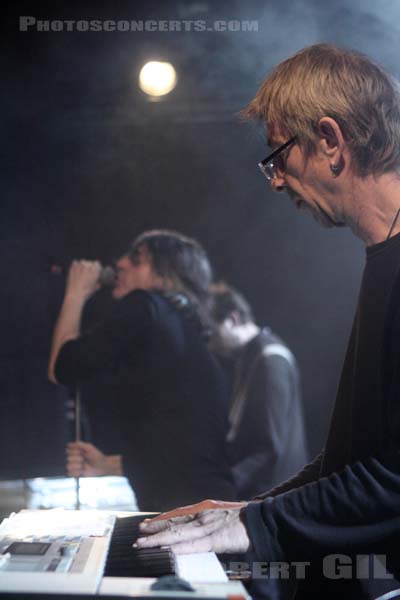 THE YOUNG GODS - 2010-12-07 - PARIS - La Maroquinerie - Franz Treichler - Alain Monod - Vincent Hänni